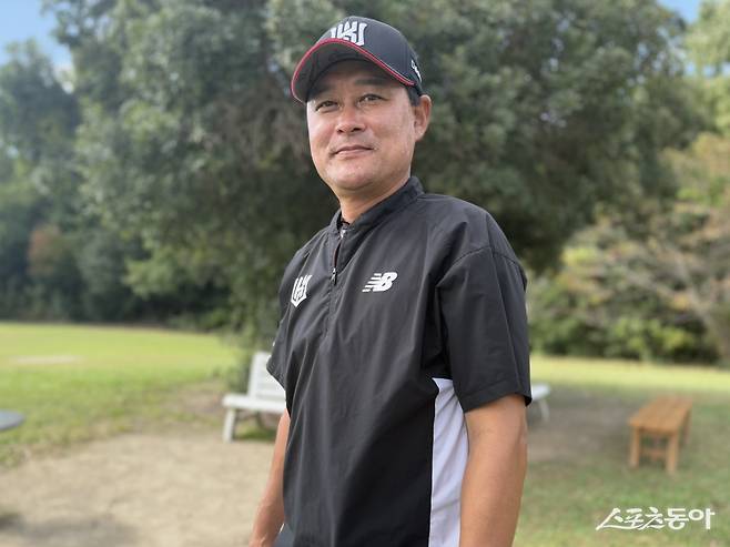 이종범 KT 1군 외야·타격코치가 야구 예능 프로그램에 출연하기 위해 시즌 중 퇴단해 논란이다. 와카야마(일본)|김현세 기자 kkachi@donga.com