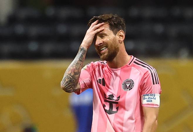 인터 마이애미 리오넬 메시가 30일 클럽월드컵 PSG전에서 아쉬운 표정을 짓고 있다. 로이터연합뉴스