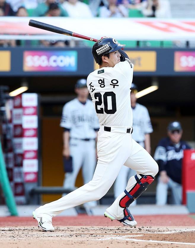 ▲ 올 시즌 팀의 주전 포수로 활약하며 한층 성장한 모습을 보여주고 있는 조형우 ⓒSSG랜더스