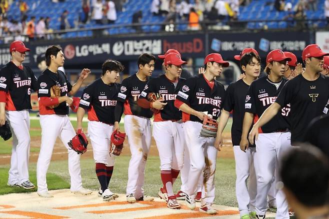 ▲ KIA는 아직도 주축 선수들이 대거 재활군에 있지만 백업 선수들이 성장하고 자신들의 임무에 적응하면서 경기력이 훨씬 나아졌다 ⓒKIA타이거즈