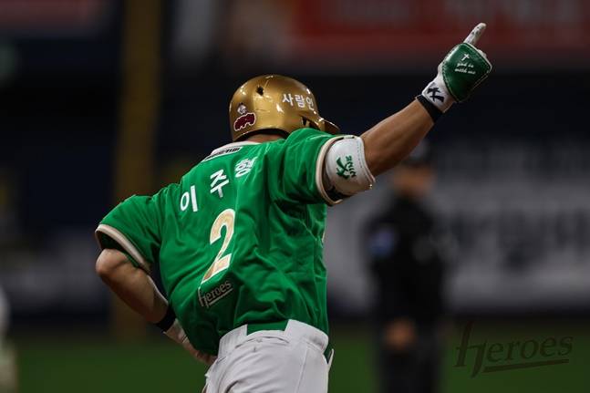 이주형이 1회말 홈런을 터뜨리고 기뻐하고 있다. /사진=키움 히어로즈 제공