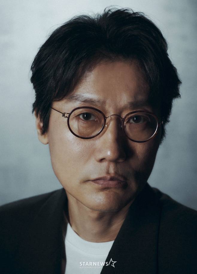 넷플릭스 오리지널 시리즈 오징어게임 시즌3의 황동혁 감독이 30일 진행된 라운드 인터뷰를 위해 포즈를 취하고 있다. /사진제공=넷플릭스 2025.06.30 /사진=이동훈 photoguy@