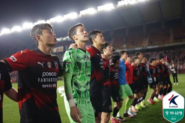 포항 스틸러스 선수단. /사진=한국프로축구연맹 제공