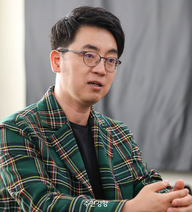 채상욱 커넥티드그라운드 대표가 6월 25일 서울 중구의 한 스튜디오에서 주간경향과 인터뷰를 하고 있다. 성동훈 기자