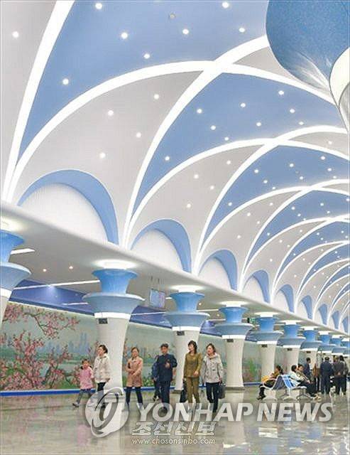 평양의 지하철 (서울=연합뉴스) 재일본조선인총연합회 기관지 조선신보는 30일 북한 평양의 지하철이 편리하게 변하고 있다고 보도했다. 2025.6.30 [조선신보 홈페이지 캡처. 재판매 및 DB 금지] nkphoto@yna.co.kr