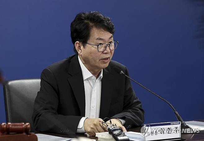 발언하는 이한주 국정기획위원장 (서울=연합뉴스) 김인철 기자 = 이한주 국정기획위원회 위원장이 30일 서울 종로구 국정기획위원회에서 열린 제3차 전체회의에서 발언하고 있다. 2025.6.30 [공동취재] yatoya@yna.co.kr