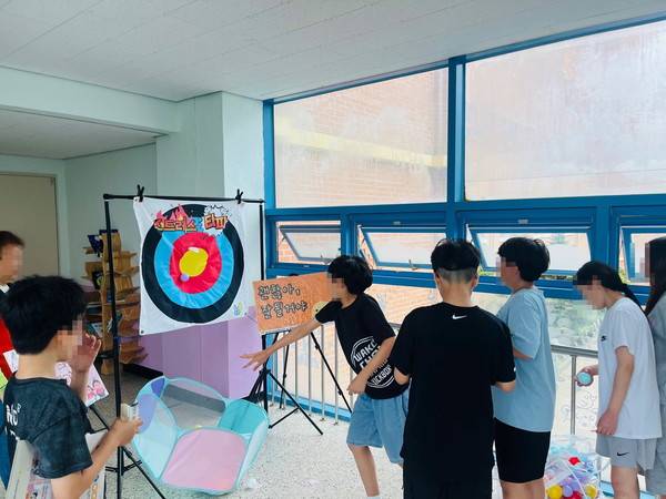 인천중구청소년상담복지센터는 최근 삼목초에서 '친구사랑 캠페인-스트레스 타파!'를 진행했다. <사진=중구 제공>