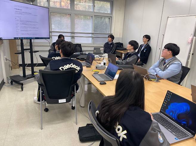 1학년 멘토링 모습.