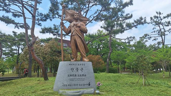 광주 상무지구에 세워진 안중근 동상
