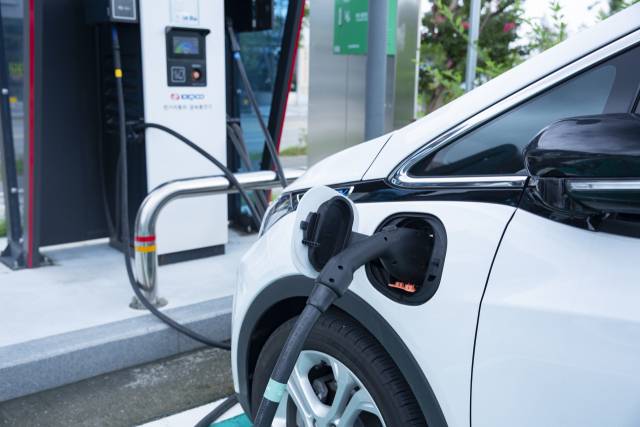 김해시가 수송 부문 탄소중립을 실현하기 위해 전기차 보조금 지원 사업을 추진한다. 이미지투데이 제공