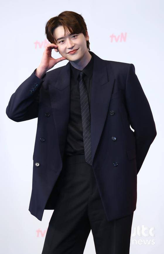 1일 오후 서울 구로구 더링크호텔에서 tvN 새 토일 드라마 '서초동' 제작발표회가 열렸다. 박승우 연출, 배우 이종석, 문가영, 강유석, 류혜영, 임성재가 참석했다. 박세완 엔터뉴스팀 기자 park.sewan@jtbc.co.kr