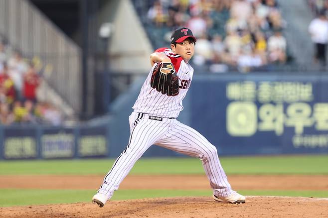 LG 함덕주가 29일 서울 잠실구장에서 열린 2025 KBO리그 정규시즌 KIA전서 역투하고 있다. 사진 | LG 트윈스