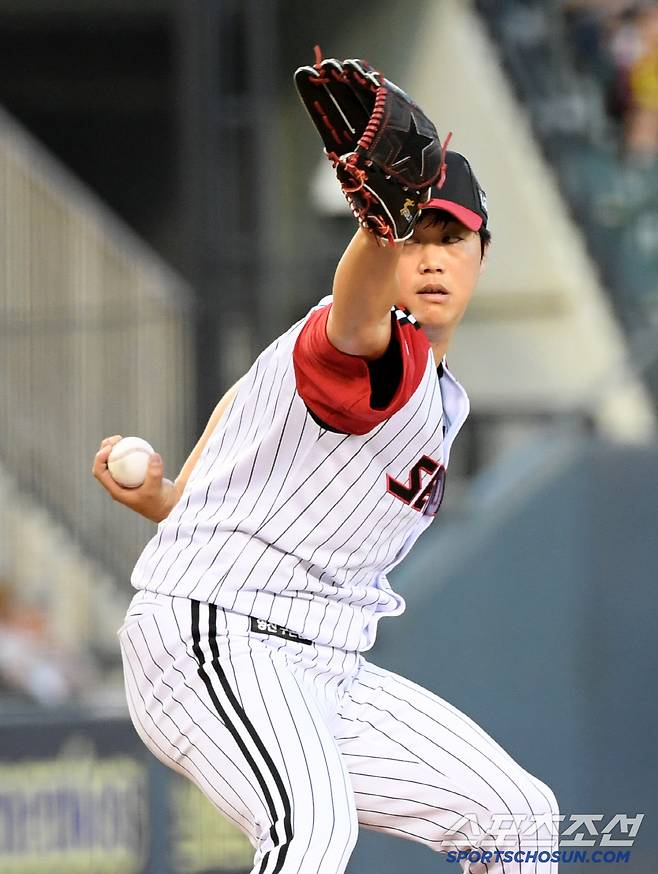 a29일 잠실구장에서 열린 LG 트윈스와 KIA 타이거즈의 경기. LG 함덕주가 역투하고 있다. 잠실=박재만 기자 pjm@sportschosun.com/2025.06.29/