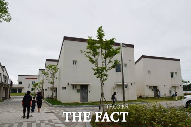 충남 서천군 '청년 보금자리'에는 청년은 물론 아이가 있는 가정이 입주해 있다. 청년 보금자리는 최초 2년에 2회 갱신(1회 2년)으로 최대 6년간 생활할 수 있다. 취학 아동이 있다면 초등학교 졸업 때까지 최장 10년 거주할 수 있다. /서천=이철영 기자