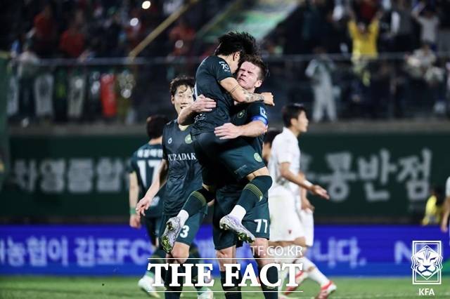 포항 스틸러스를 꺾고 8강에 진출한 김포FC/KFA