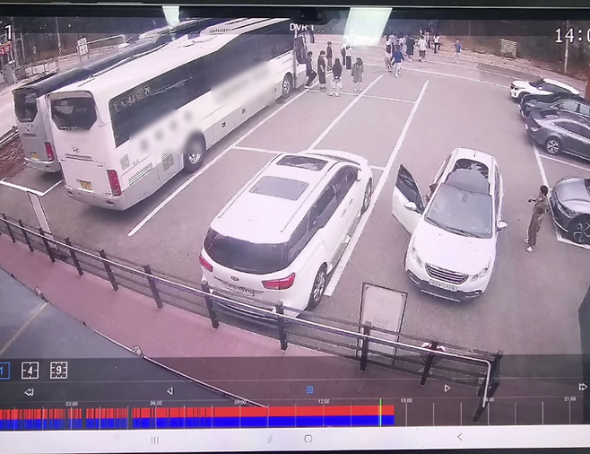 강원 강릉에서 카페를 운영하는 A씨가 공개한 단체 관광 버스 사진. A씨 인스타그램