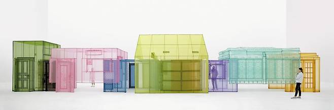 전시장 중앙에 펼쳐진 신작 '네스트(Nest/s·2024)'. 서울, 뉴욕, 베를린, 런던 등 작가가 살았던 10개 방을 실물 크기로 재현해 이어붙였다. 작가는 "처음으로 집을 겹쳤고, 어떤 공간은 큰 집 안에 완전히 들어가 있다"며 "지금껏 살았던 모든 집이 모이고 겹쳐 공간의 기억이 된 것"이라고 했다. /테이트 모던