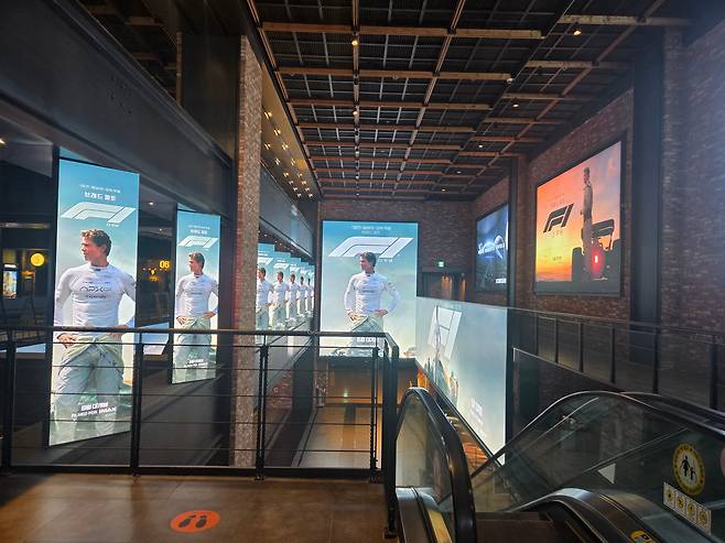 CGV 전국 지점이 오는 14일 하루 쉰다. CGV 전국 지점의 전면 휴무는 개관 이래 최초다. 사진은 영화 'F1 더 무비'가 상영 중인 CGV용산아이파크몰 전경. /신정선 기자