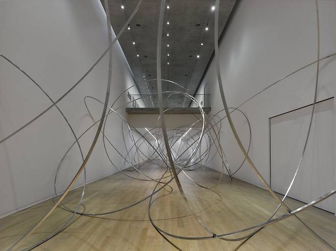 뮤지엄산 청조갤러리에서 볼 수 있는 앤터니 곰리의 설치 작품 ‘오르빗 필드 II’. 뮤지엄산 제공