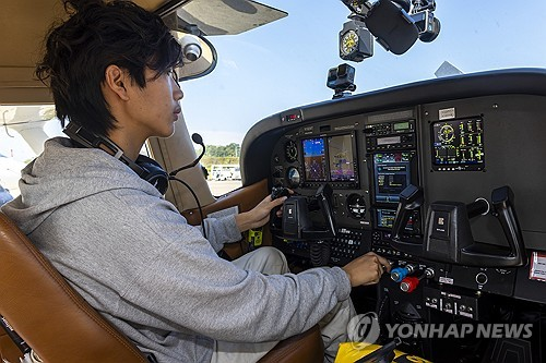 2024년 8월 6일 제네바 공항에서 이륙 준비 중인 이선 궈의 모습 [EPA 연합뉴스 자료사진]