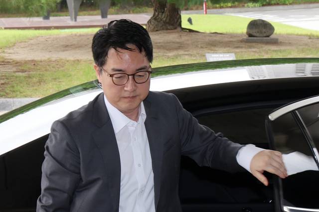 심우정 검찰총장이 지난 6월17일 서울 서초구 대검찰청으로 출근하고 있다.<연합뉴스 사진>