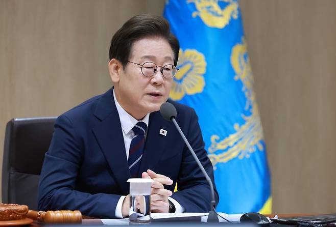 국무회의 발언하는 이재명 대통령 (서울=연합뉴스) 홍해인 기자 = 이재명 대통령이 1일 서울 용산 대통령실 청사에서 열린 국무회의에서 발언하고 있다. 2025.7.1 hihong@yna.co.kr (끝)