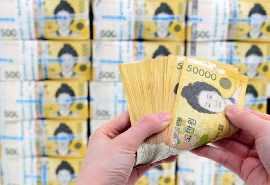 서민금융진흥원이 1일부터 청년도약계좌 7월분 가입 신청을 받는다. 뉴시스