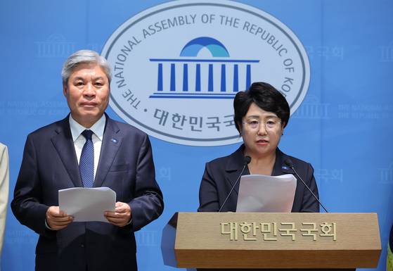 조국혁신당 김선민 당대표 권한대행과 서왕진 원내대표. 연합뉴스