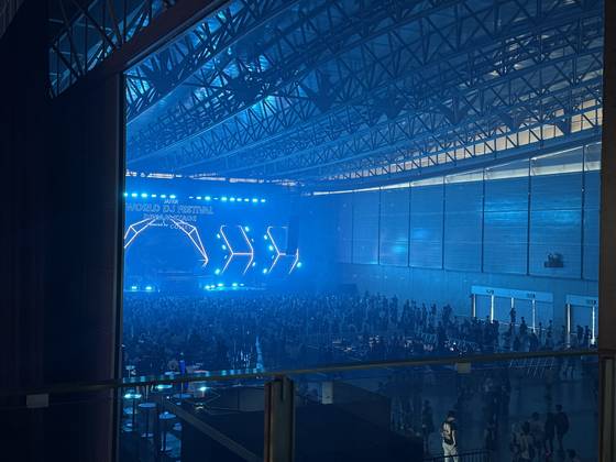 페스티벌에서 두번째로 규모가 넓은 드림 스테이지. 다소 진입장벽이 높은 EDM 장르가 선곡됐다. 드림 스테이지와 월드 스테이지 간 거리가 멀지 않았는데도, 음향 간 간섭이 거의 없었다. 최혜리 기자