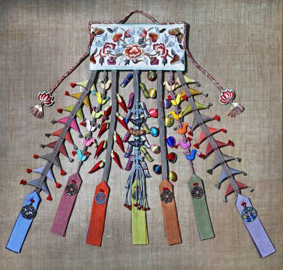 Key tag embroidered with patterns [PARK SANG-MOON]