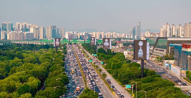 한국지방재정공제회 옥외광고센터가 1일부터 서울 여의도~노량진 구간 도로에 디지털전광판을 운영한다. 한국지방재정공제회 제공
