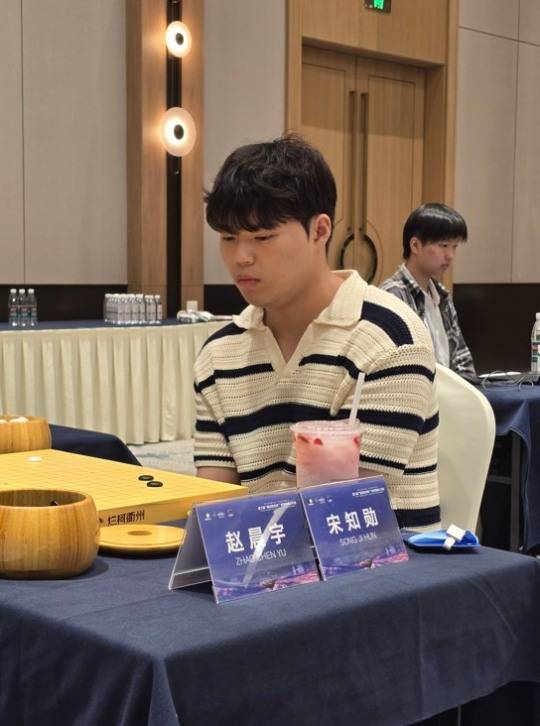 송지훈 9단이 란커배 32강에 올랐다. 사진[연합뉴스]