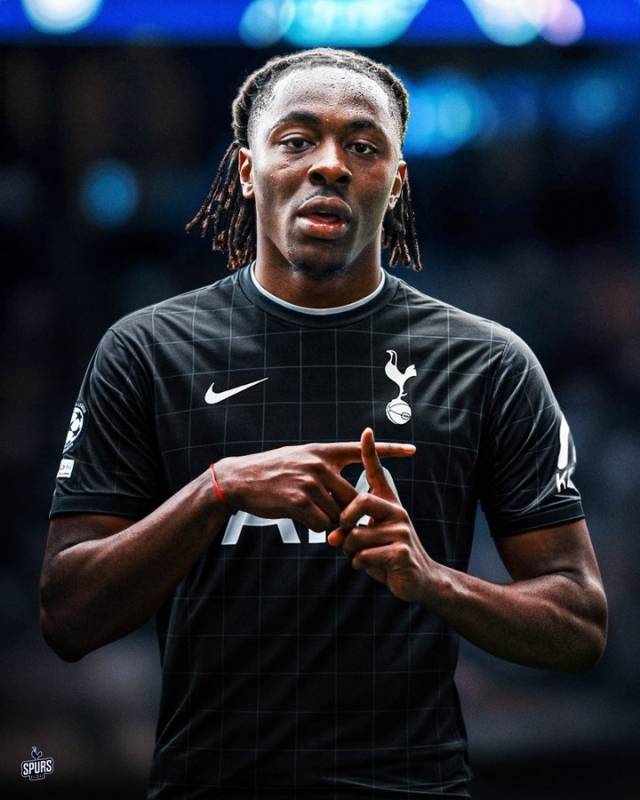 손흥민의 대체자로 평가받은 에베레치 에제. 그러나 토트넘 홋스퍼의 움직임은 적극적이지 않다. 사진=스퍼스 글로벌 SNS