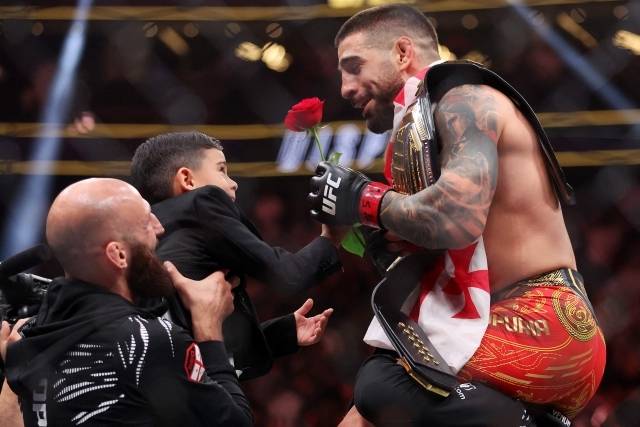 토푸리아 역시 게이치에 대해선 흥미가 떨어지는 모습이다. 그는 ‘ESPN’과의 인터뷰에서 “게이치와 싸우는 건 팬들에게 그리 흥미롭지 않을 것이다. 이 체급에는 새로운 피가 필요하다. 과거의 게이치, 올리베이라 말고 더 굶주린 새로운 얼굴이 필요하다. 나는 그 새 얼굴들을 이 게임에 데려오고 싶다”고 밝혔다. 사진=AFP=연합뉴스