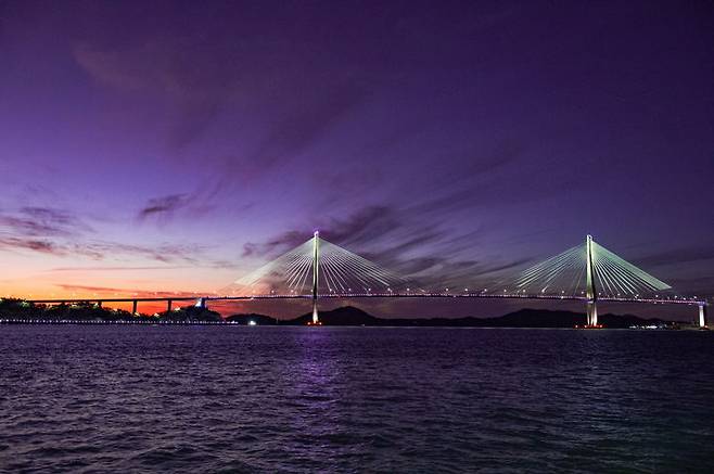 [목포=뉴시스]목포대교 야간경관. (사진=목포시 제공) 2025.07.01. photo@newsis.com *재판매 및 DB 금지