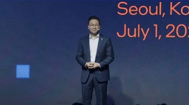 [서울=뉴시스]배태원 인텔코리아 대표이사가 1일 서울 삼성동 그랜드 인터컨티넨탈 서울 파르나스 그랜드볼룸에서 열린 '인텔 AI 서밋' 행사에서 환영사를 하고 있다. (사진=유튜브 캡쳐) photo@newsis.com *재판매 및 DB 금지