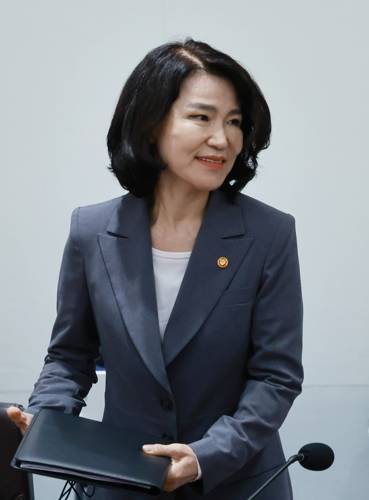 이진숙 방송통신위원장이 1일 서울 용산 대통령실 청사에서 열린 국무회의에 참석하고 있는 모습. [사진 제공] 연합뉴스