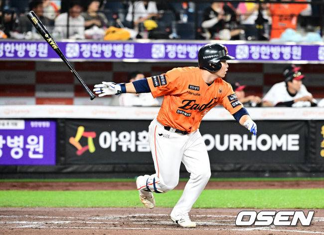 [OSEN=대전, 지형준 기자] 6회말 무사에서 한화 문현빈이 2루타를 날리고 있다. 2025.06.15 /jpnews@osen.co.kr