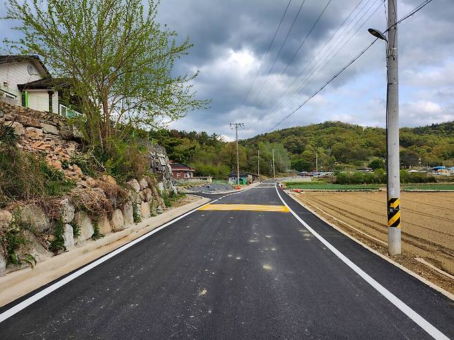 매탄마을 진입로 확포장사업 공사 완료 전경 ⓒ창녕군