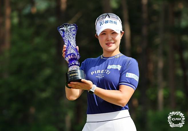 KLPGA 투어 맥콜 모나 용평 오픈에서 우승을 차지한 고지우.  사진제공  | KLPGA