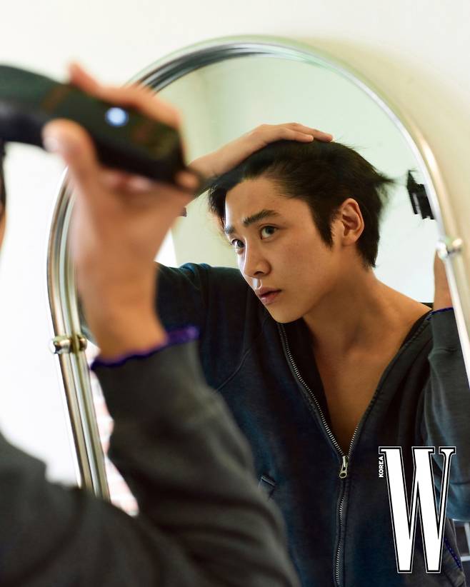 가수 겸 배우 로운 화보. 사진 더블유코리아