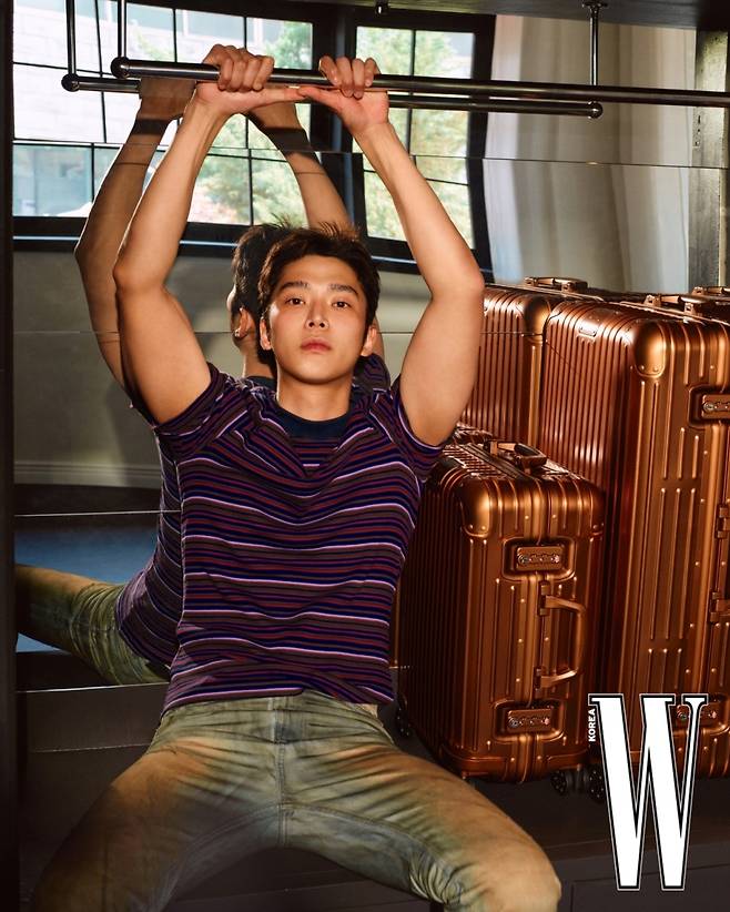 가수 겸 배우 로운 화보. 사진 더블유코리아