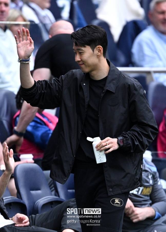 ▲ 손흥민이 새로운 유니폼을 입게 될지, 아니면 또 다른 기적을 쓰기 위해 남게 될지 축구 팬들의 관심이 집중되고 있다. 분명한 것은, 그가 떠나더라도 토트넘과 프리미어리그에 남긴 발자취는 영원히 기억될 것이라는 점이다.