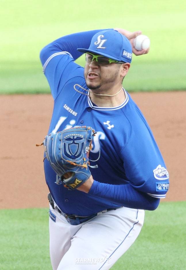 1일 두산 상대로 역투하는 후라도의 모습. /사진=김진경 대기자