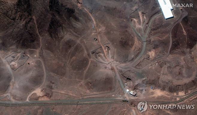 6월 29일 촬영한 이란 포르도 핵시설 위성사진  [AP=연합뉴스. 막사르 테크놀로지 제공. 재판매 및 DB 금지]
