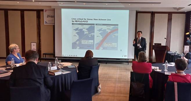 인사말 하는 한종우 WHDEF 이사장 (서울=연합뉴스) 박현수 기자 = 1일 오전 서울 중구 웨스틴 조선 호텔에서 열린 '2025 한국 역사 연구 펠로우십' 발대식에서 한종우 WHDEF 이사장이 인사말을 하고 있다. 2025. 07. 01. phyeonsoo@yna.co.kr