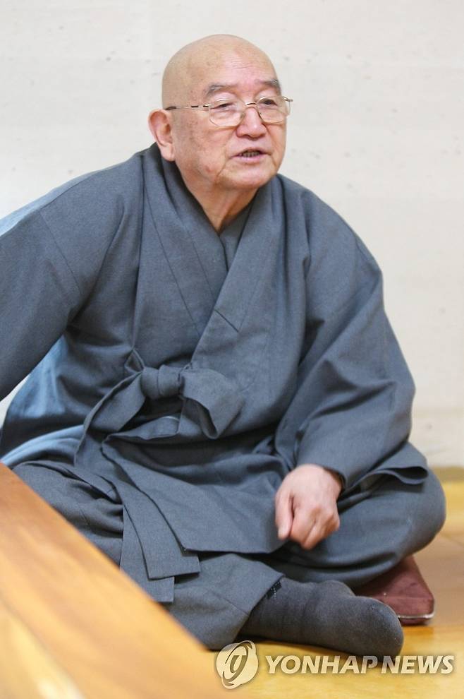 법흥스님(2010년) [연합뉴스 자료사진]