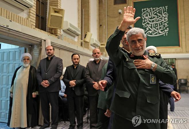 에스마일 가니 이란 IRGC 쿠드스군 사령관(오른쪽) [EPA 연합뉴스 자료사진. 재판매 및 DB 금지]