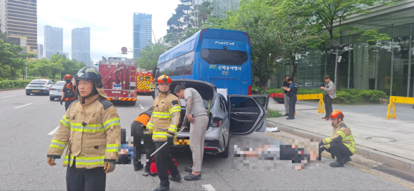 2일 오전 9시18분께 인천 송도국제도시에서 차량 추돌 사고가 나 5명이 다쳤다.