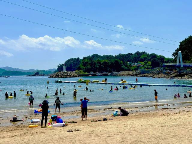 경남 사천시 남일대해수욕장 전경. 경남도 제공